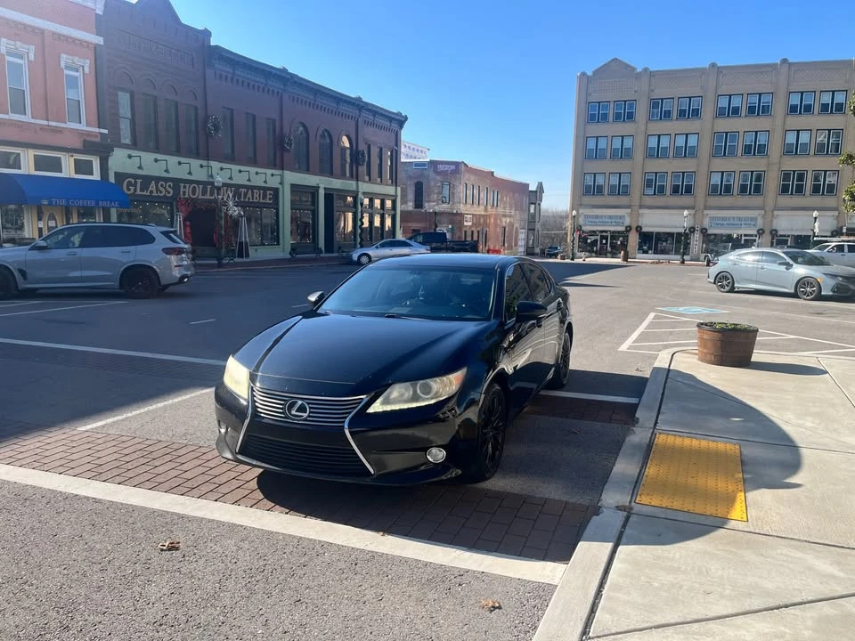 2013 Lexus ES 6th Gen - Image 2 of 13