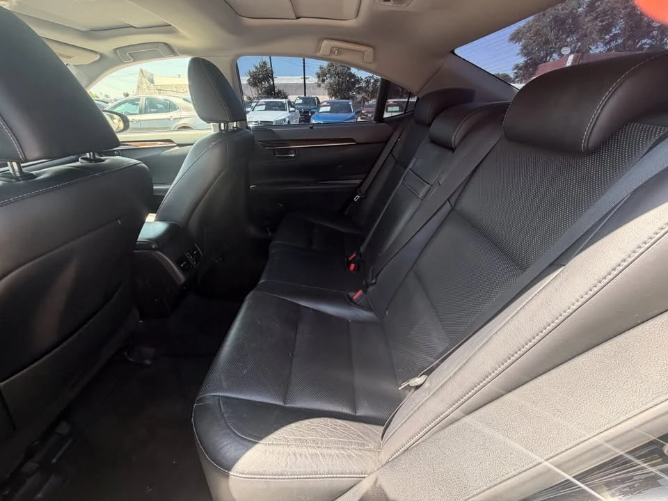 2013 Lexus ES 6th Gen - Image 9 of 12
