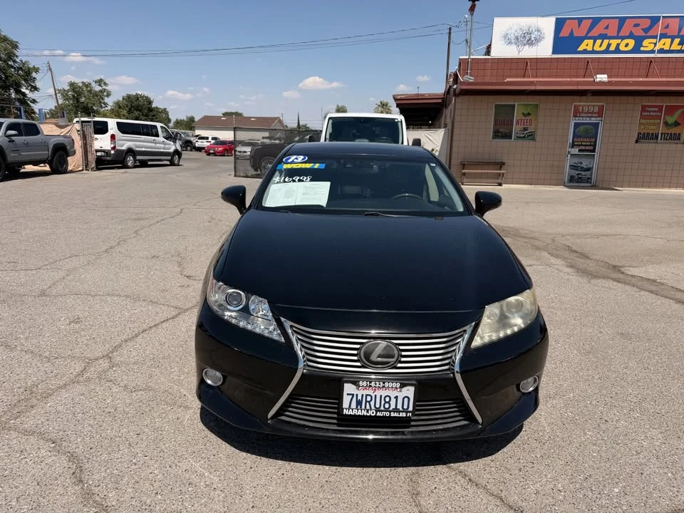 2013 Lexus ES 6th Gen - Image 2 of 12