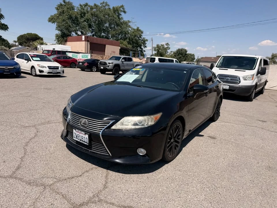 2013 Lexus ES 6th Gen - Image 3 of 12