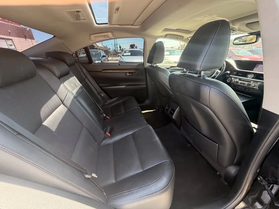 2013 Lexus ES 6th Gen - Image 10 of 12