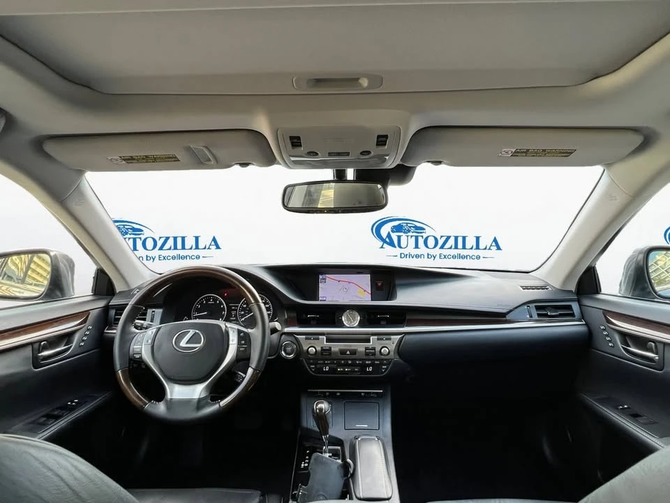 2013 Lexus ES 6th Gen - Image 8 of 15