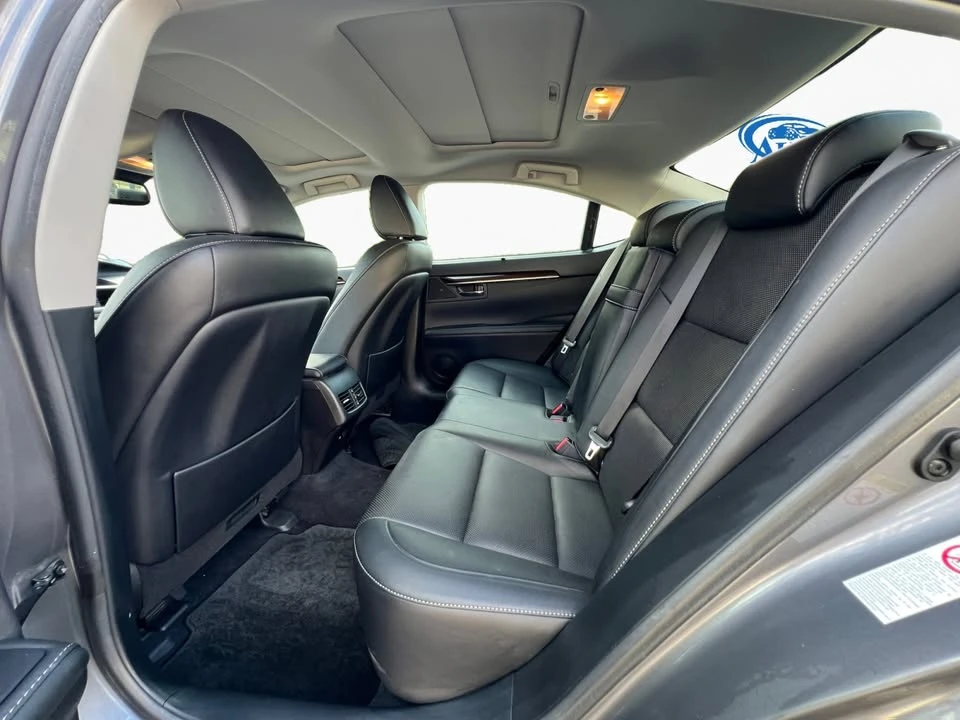 2013 Lexus ES 6th Gen - Image 5 of 15
