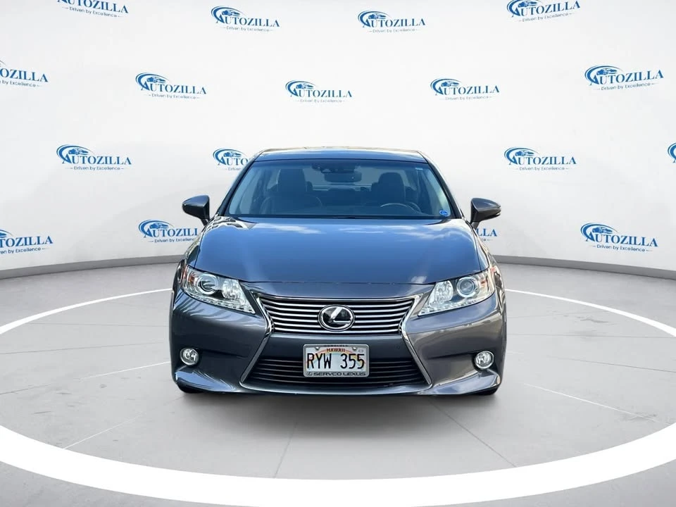 2013 Lexus ES 6th Gen - Image 3 of 15