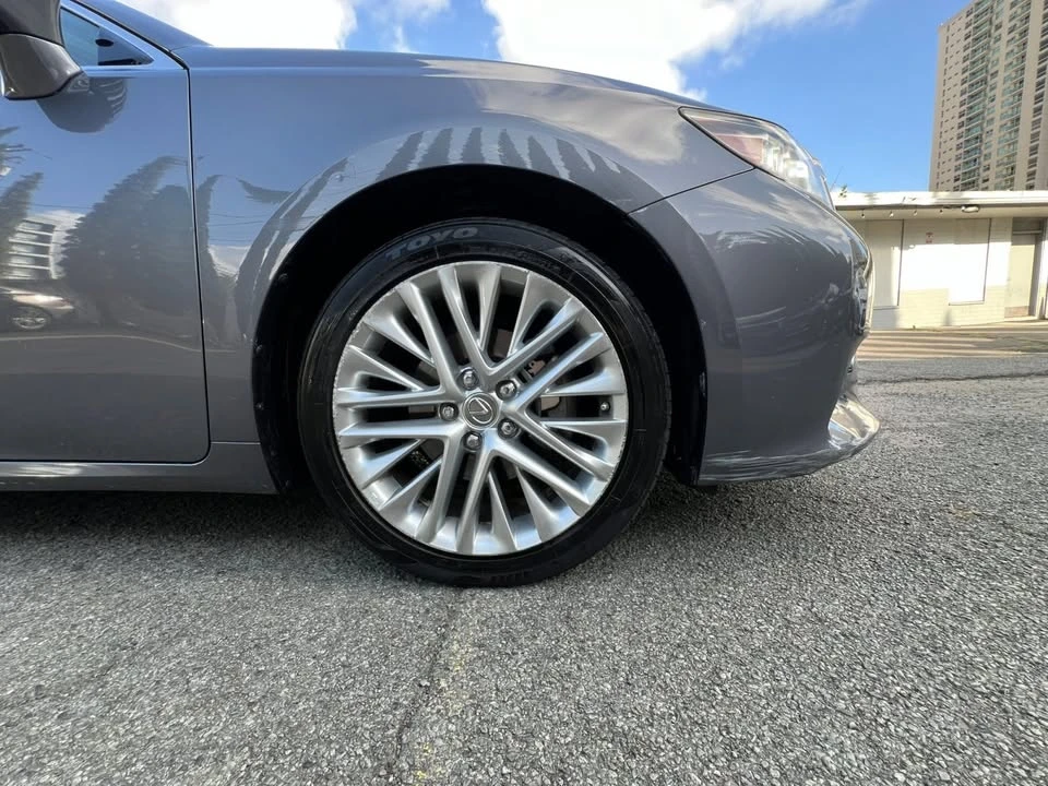2013 Lexus ES 6th Gen - Image 13 of 15