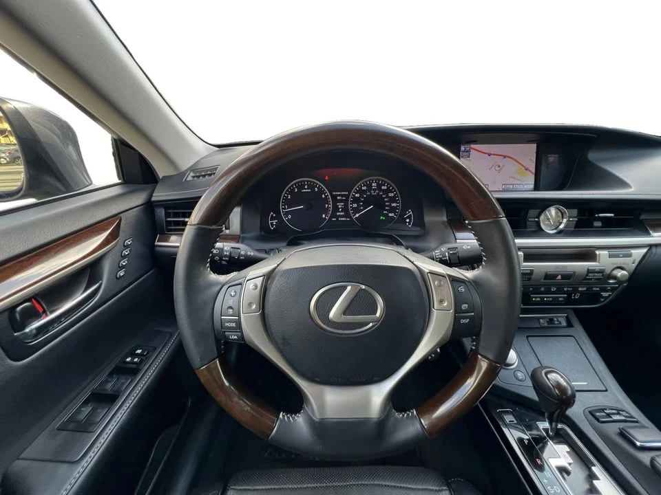 2013 Lexus ES 6th Gen - Image 9 of 15
