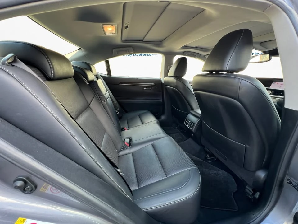 2013 Lexus ES 6th Gen - Image 7 of 15