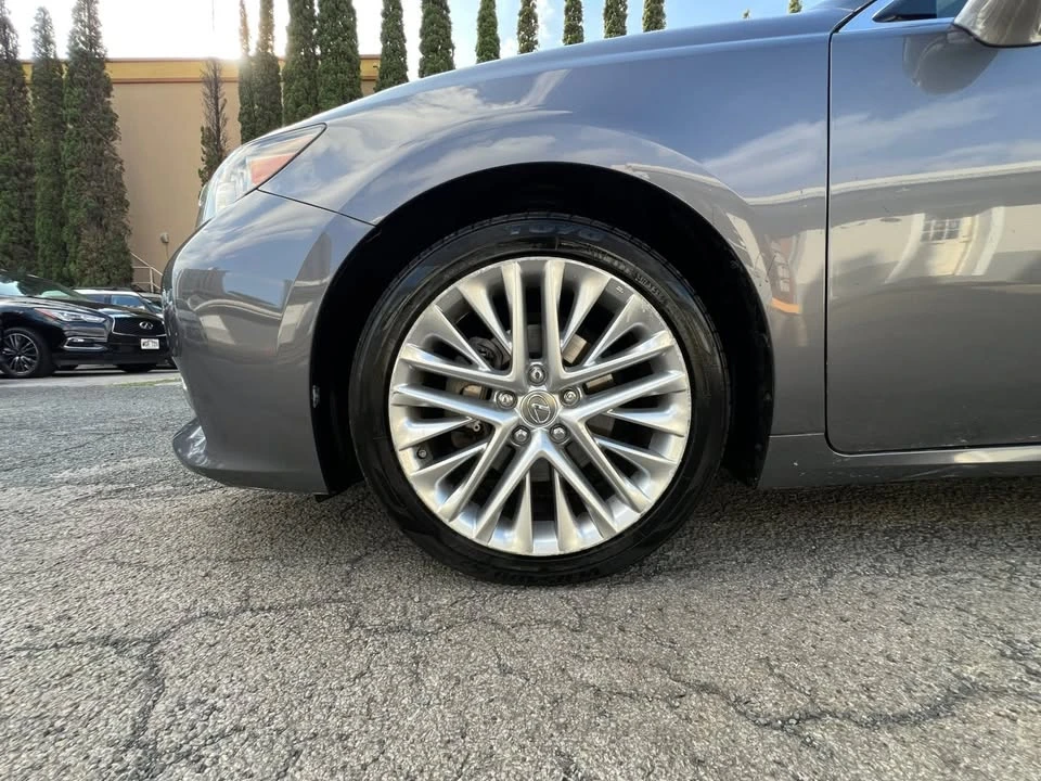 2013 Lexus ES 6th Gen - Image 14 of 15