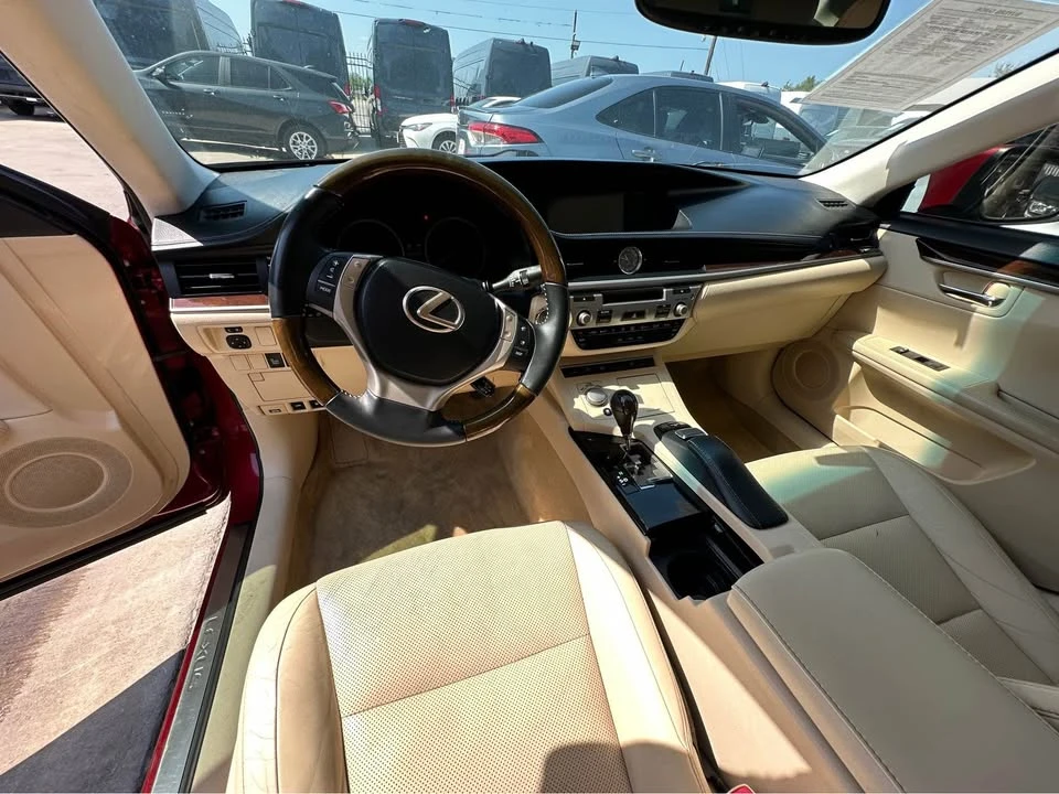 2013 Lexus ES 6th Gen - Image 5 of 7