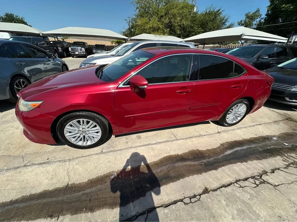 2013 Lexus ES 6th Gen - Image 2 of 7