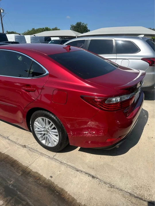 2013 Lexus ES 6th Gen - Image 3 of 7
