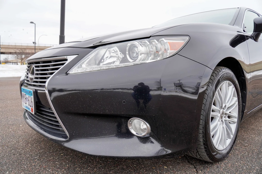 2013 Lexus ES 6th Gen - Image 17 of 21