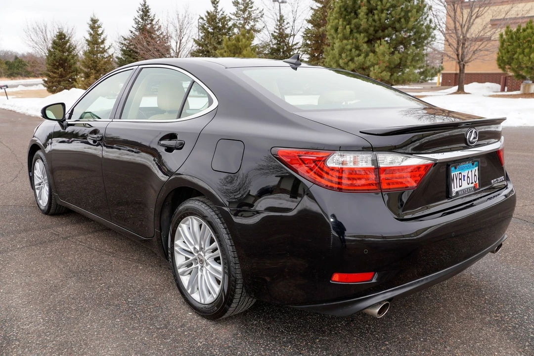 2013 Lexus ES 6th Gen - Image 6 of 21