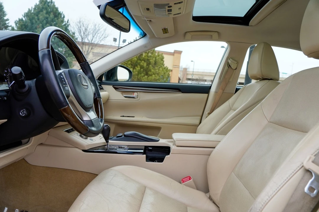 2013 Lexus ES 6th Gen - Image 10 of 21