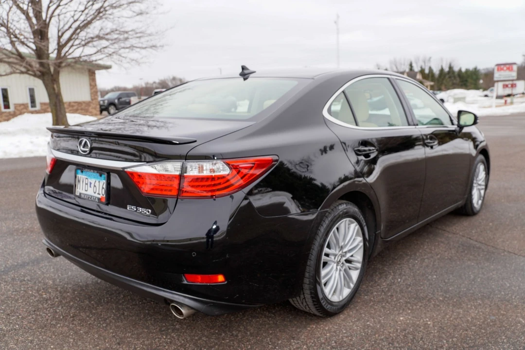 2013 Lexus ES 6th Gen - Image 3 of 21