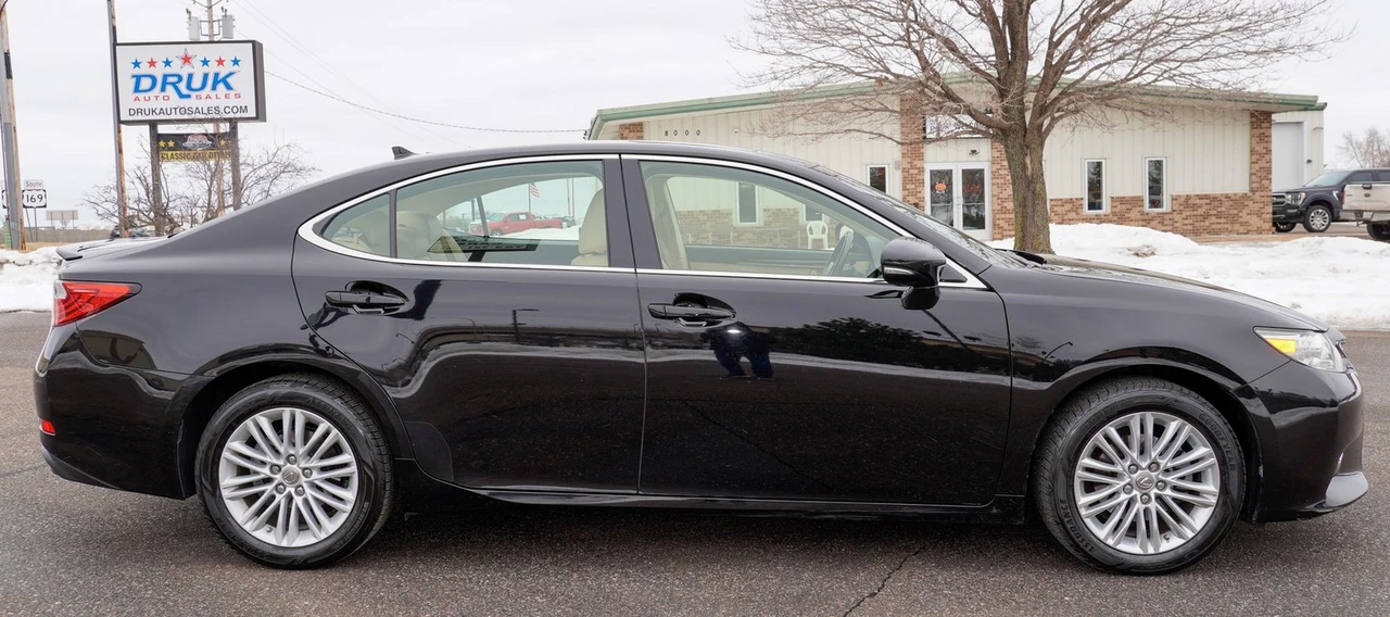 2013 Lexus ES 6th Gen - Image 2 of 21