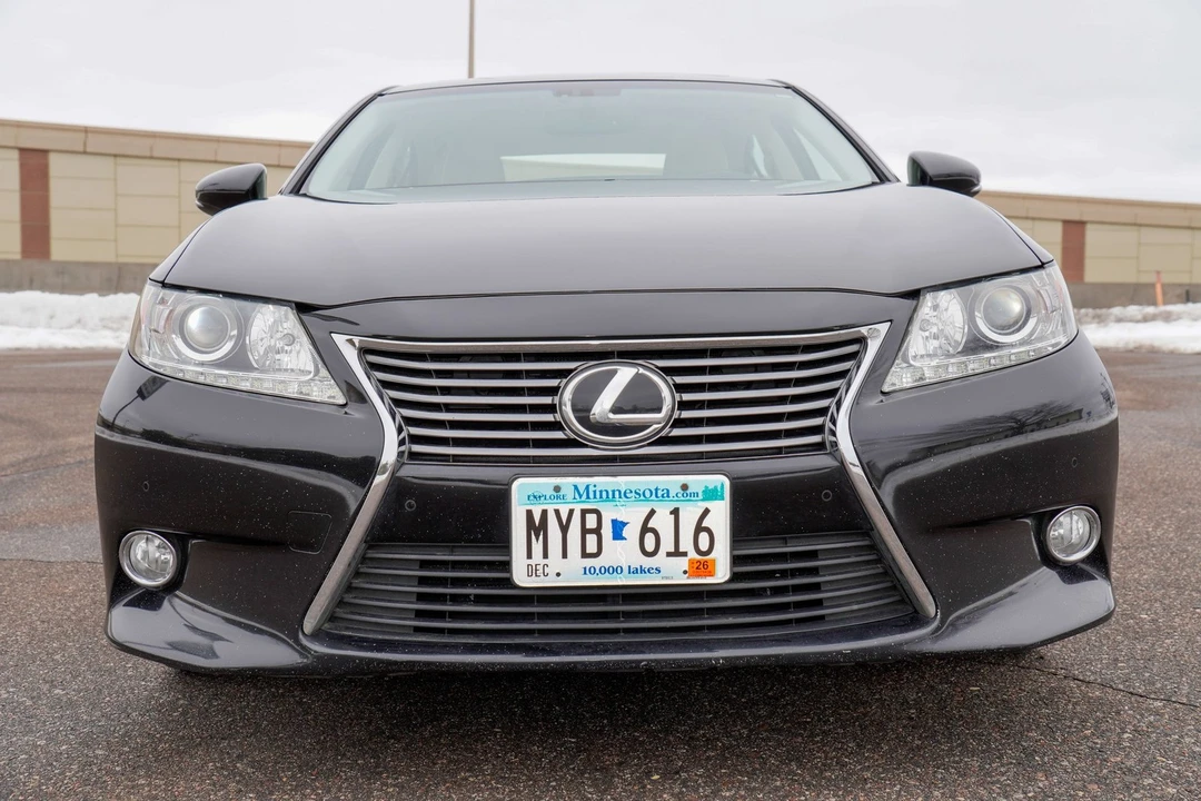 2013 Lexus ES 5th Gen - Image 9 of 21