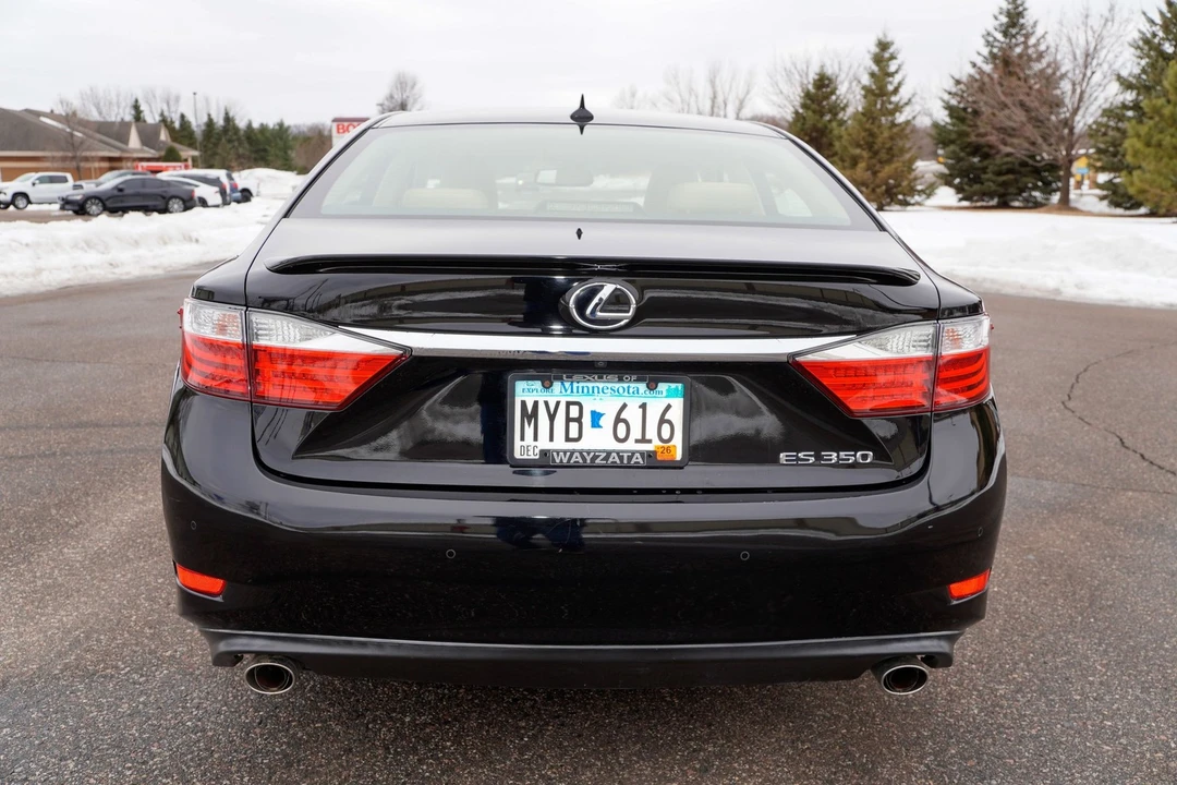 2013 Lexus ES 6th Gen - Image 5 of 21