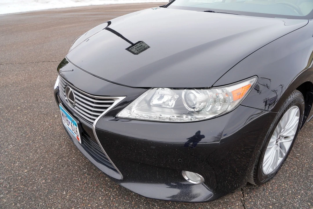 2013 Lexus ES 6th Gen - Image 19 of 21
