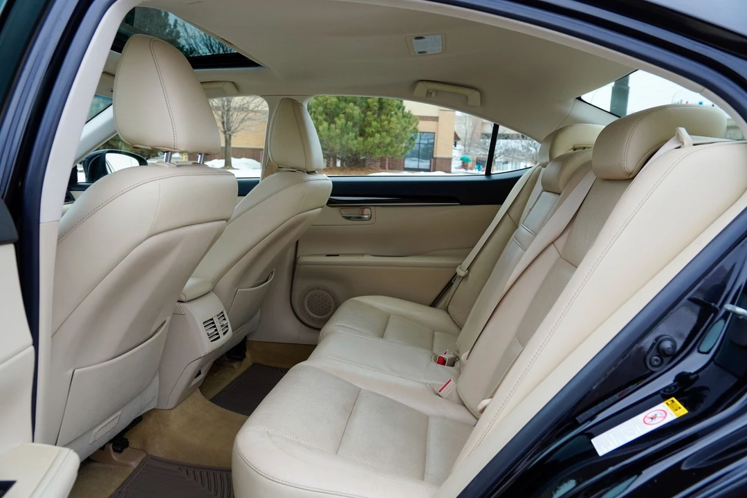 2013 Lexus ES 6th Gen - Image 13 of 21