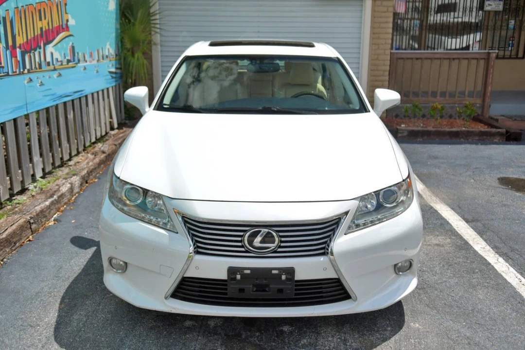 2013 Lexus ES 6th Gen - Image 3 of 12
