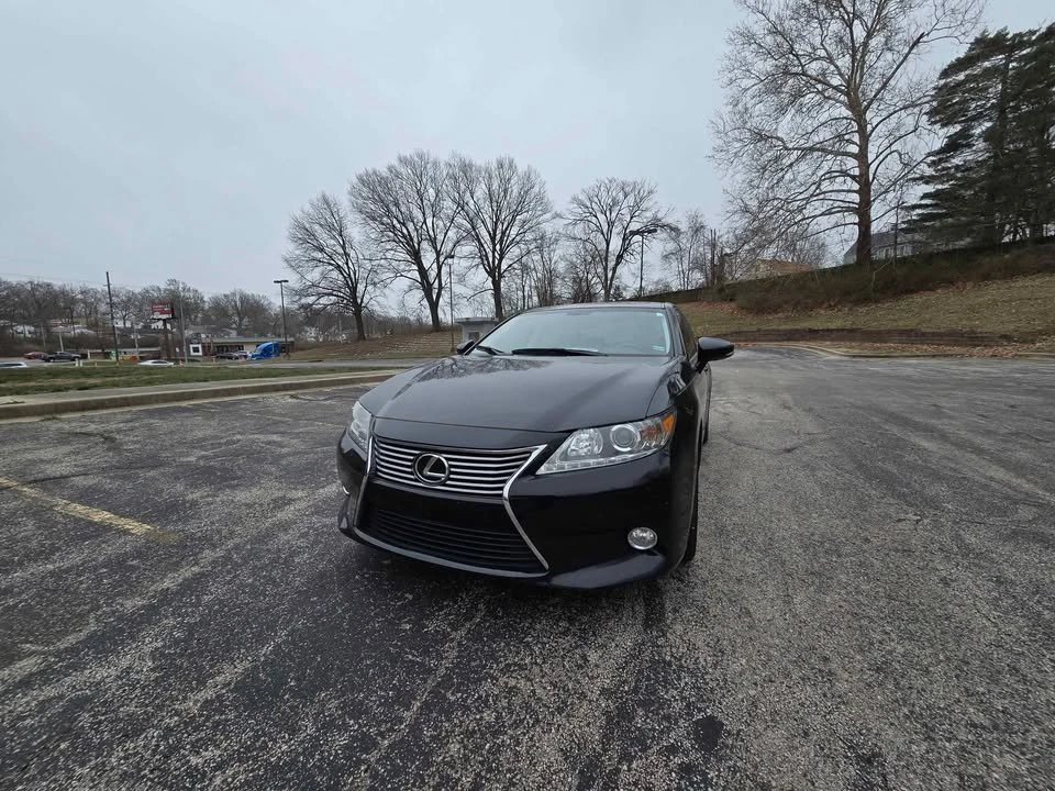 2013 Lexus ES 6th Gen - Image 7 of 9