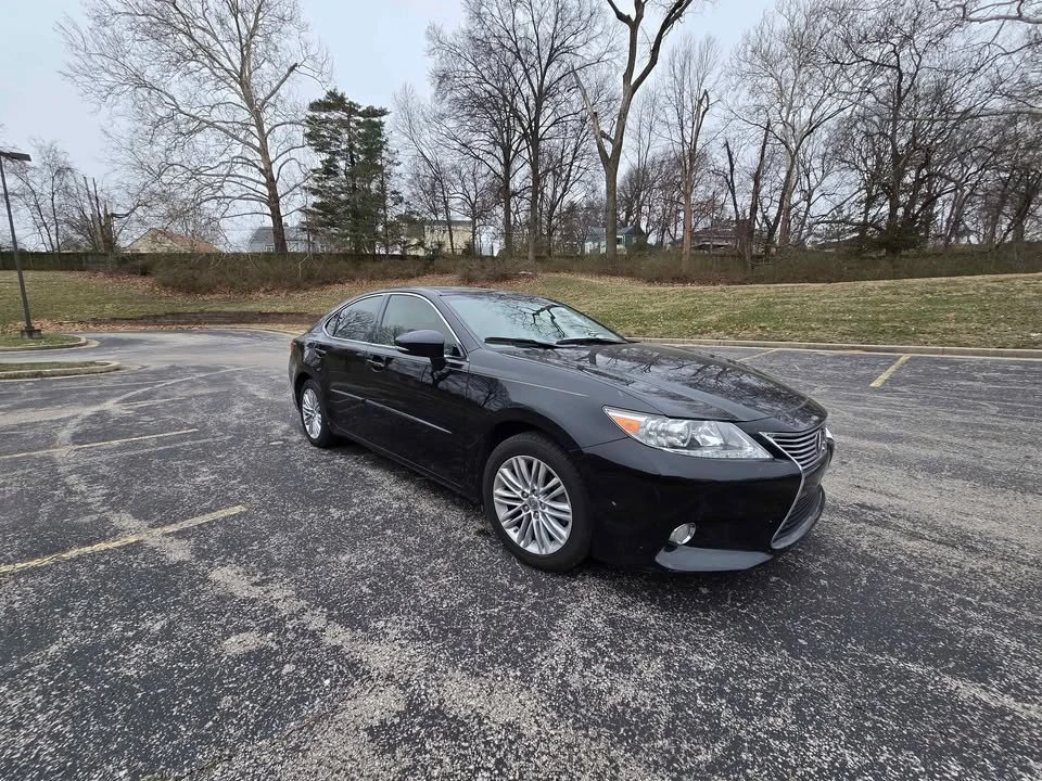 2013 Lexus ES 6th Gen - Image 2 of 9