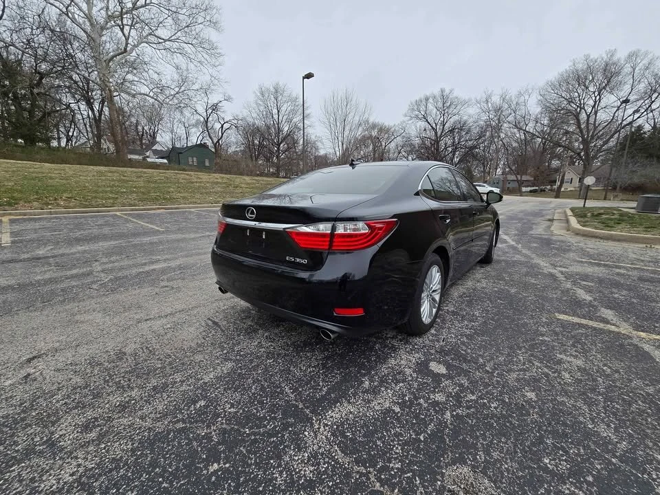 2013 Lexus ES 6th Gen - Image 9 of 9