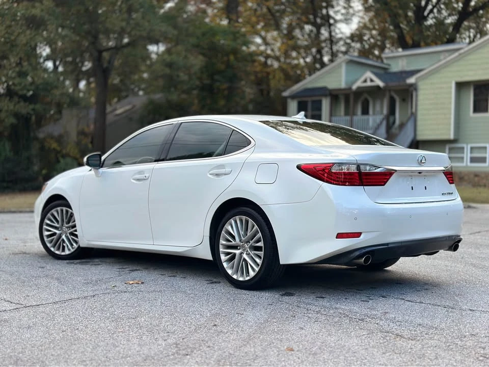 2013 Lexus ES 6th Gen - Image 6 of 19