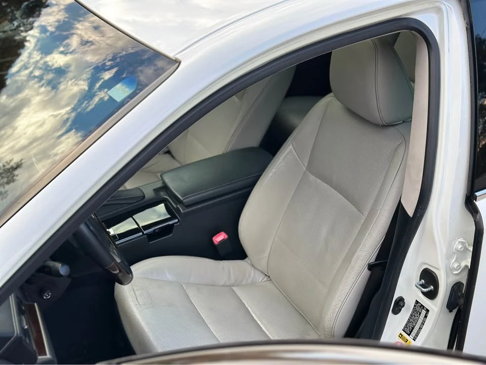 2013 Lexus ES 6th Gen - Image 12 of 19