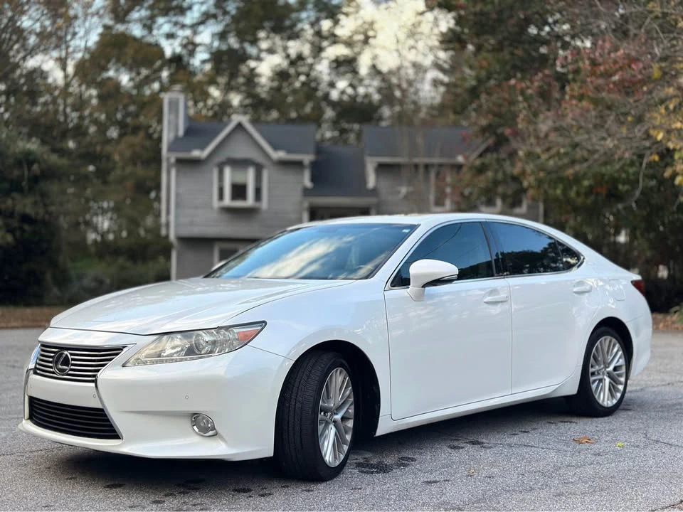 2013 Lexus ES 6th Gen - Image 4 of 19