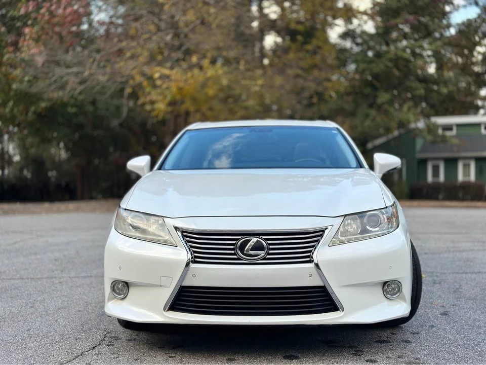 2013 Lexus ES 6th Gen - Image 3 of 19