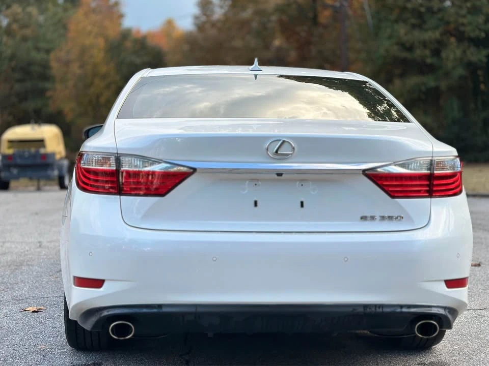 2013 Lexus ES 6th Gen - Image 7 of 19