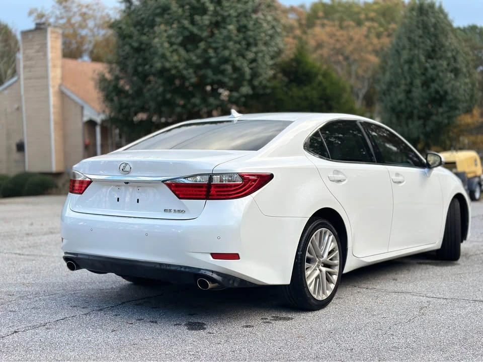 2013 Lexus ES 6th Gen - Image 8 of 19