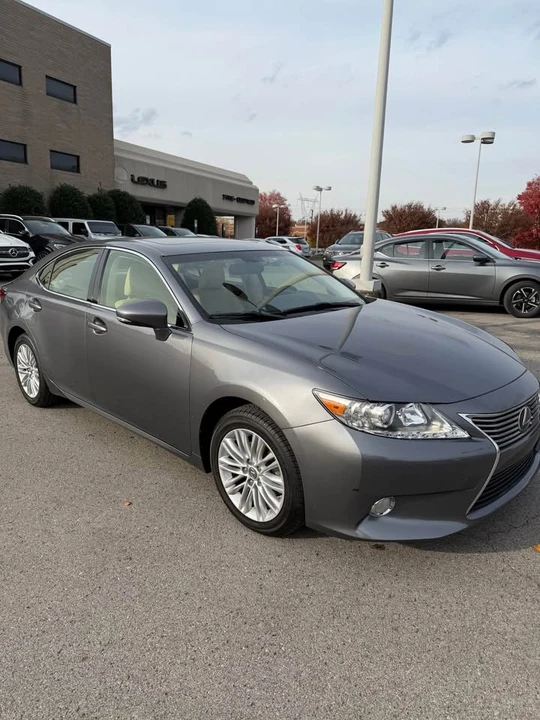 2013 Lexus ES 6th Gen - Image 3 of 9