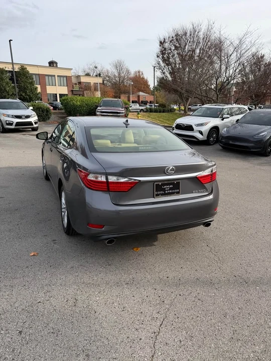 2013 Lexus ES 6th Gen - Image 5 of 9