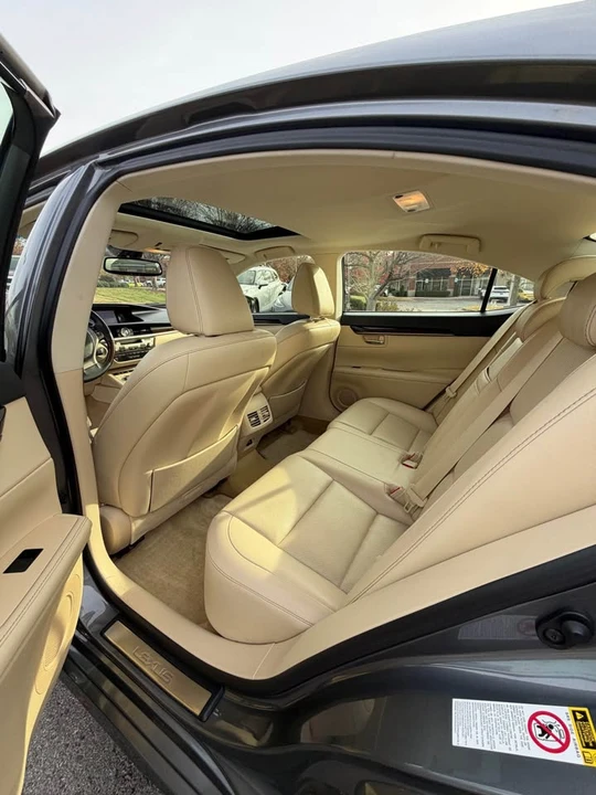 2013 Lexus ES 6th Gen - Image 9 of 9