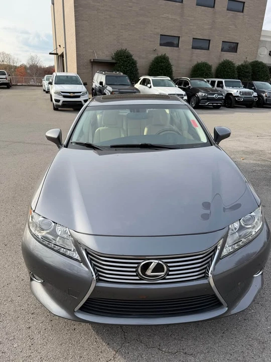 2013 Lexus ES 6th Gen - Image 2 of 9