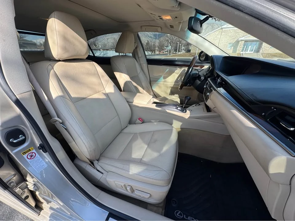 2013 Lexus ES 6th Gen - Image 9 of 14