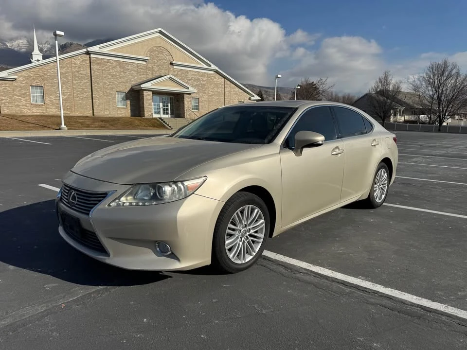 2013 Lexus ES 6th Gen - Image 2 of 14