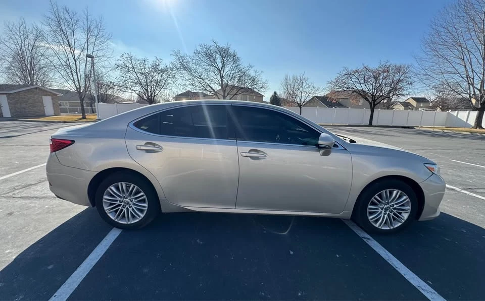 2013 Lexus ES 6th Gen - Image 6 of 14