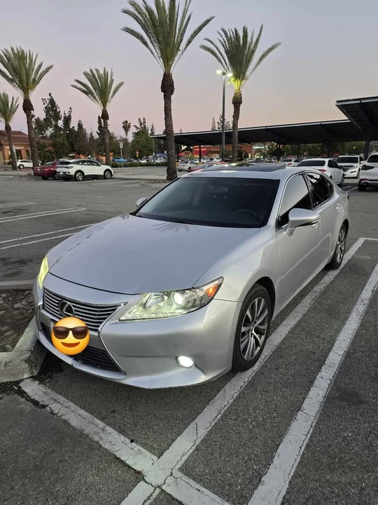 2013 Lexus ES 6th Gen - Image 2 of 19