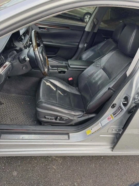 2013 Lexus ES 6th Gen - Image 16 of 19