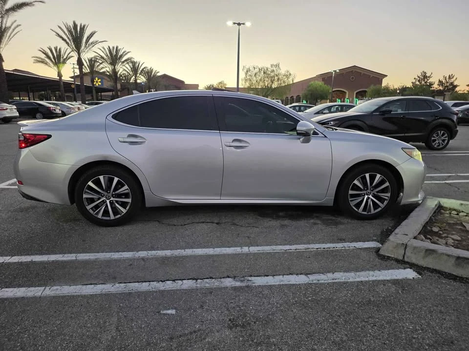 2013 Lexus ES 6th Gen - Image 6 of 19