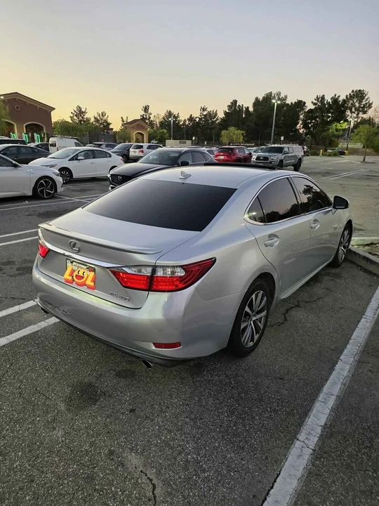 2013 Lexus ES 6th Gen - Image 4 of 19