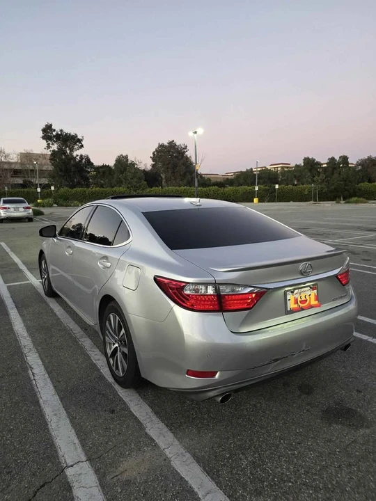 2013 Lexus ES 6th Gen - Image 8 of 19
