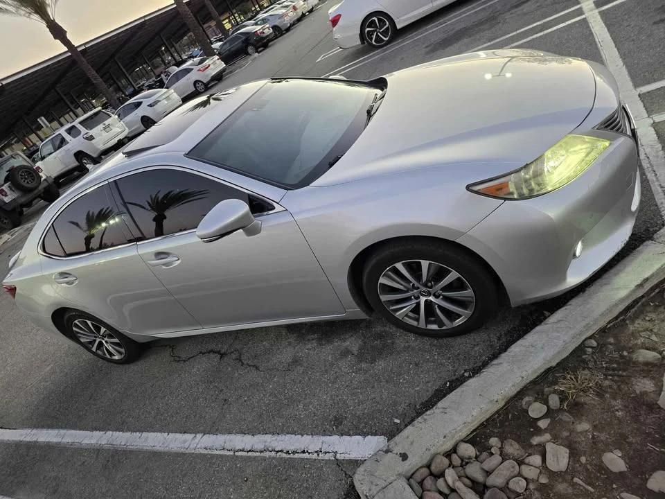2013 Lexus ES 6th Gen - Image 7 of 19