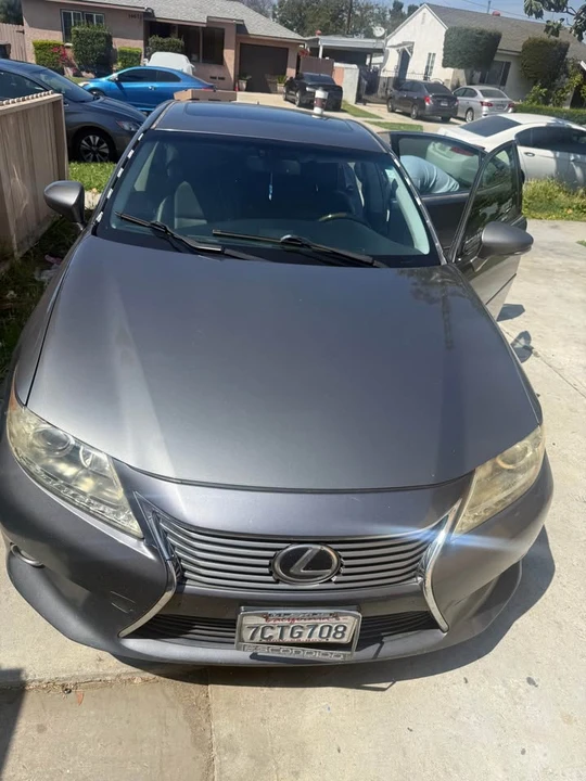 2013 Lexus ES 6th Gen - Image 5 of 9