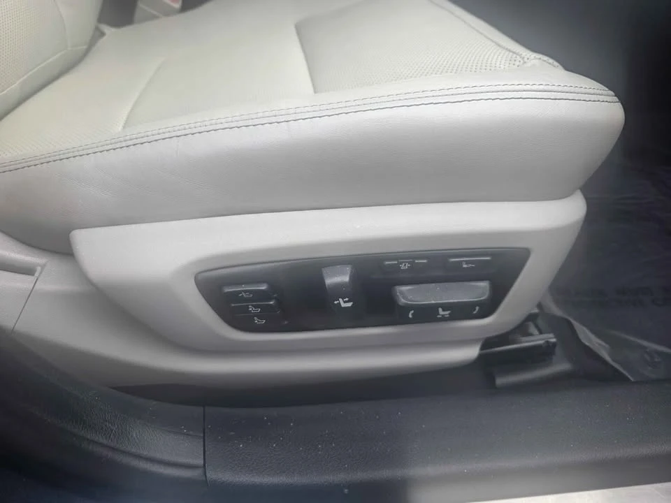 2013 Lexus ES 6th Gen - Image 5 of 11