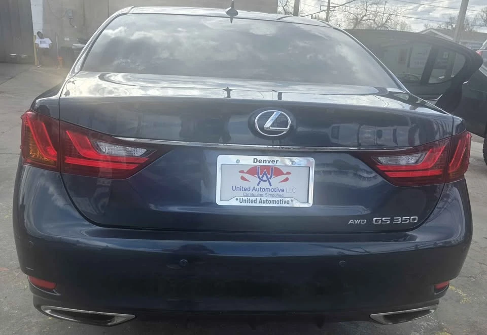 2013 Lexus ES 6th Gen - Image 8 of 11